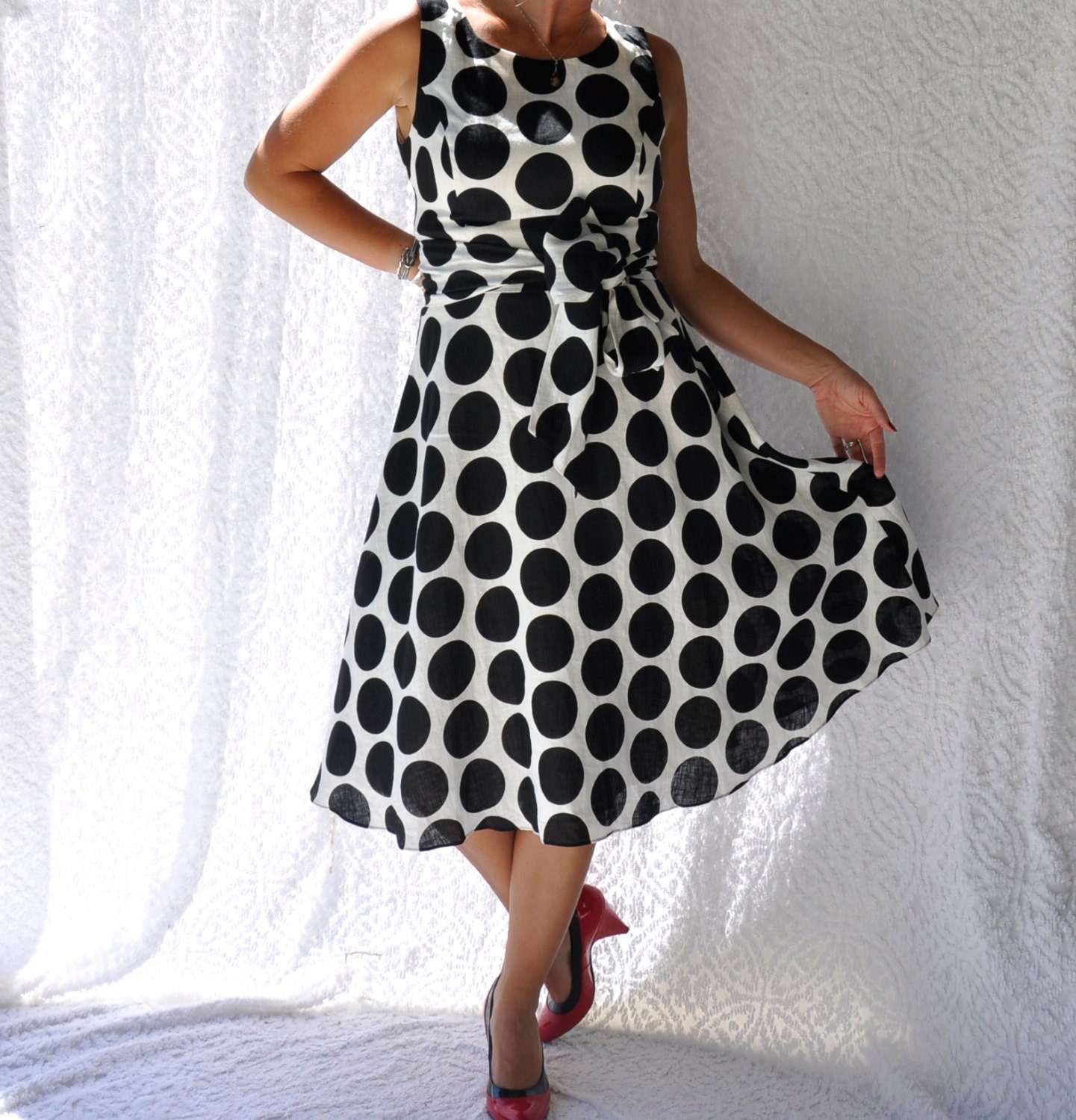 White Polka-dot Dress Retro Pin 