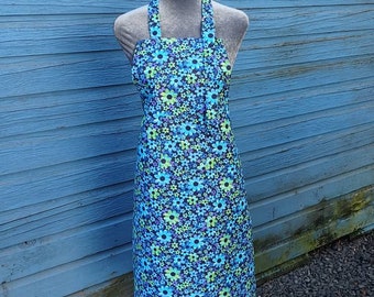 Apron, full length, Amy Lynn Apron, retro daisy print in blue, black and green, adult size