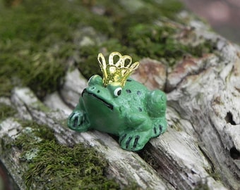 Miniature Frog, Miniature Toad, Miniature Frog Prince, Real wood slice, fairy garden accessories, terrarium supply, craft supply, tiny frog