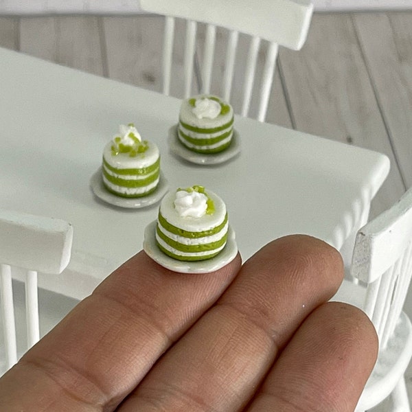 ONE Miniature Cake, St. Patrick's Day Miniatures, Miniature Plate, Dollhouse Miniatures, Fake Food, Fairy Garden Accessories, Dollhouse Food