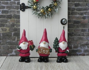 ONE Miniature Christmas Gnome, Christmas Miniatures, dollhouse miniatures, fairy garden accessories, mini gnomes, Christmas gnomes