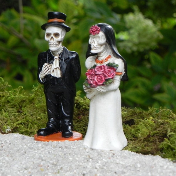 Miniature Skeleton Bride Groom figurine, Gate with Pillars, Halloween miniature garden accessories, terrarium supplies, mini garden supply