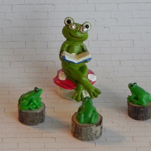Kissing Frogs On Leaf, Fairy Garden, Fairy Frogs, Miniature Frogs