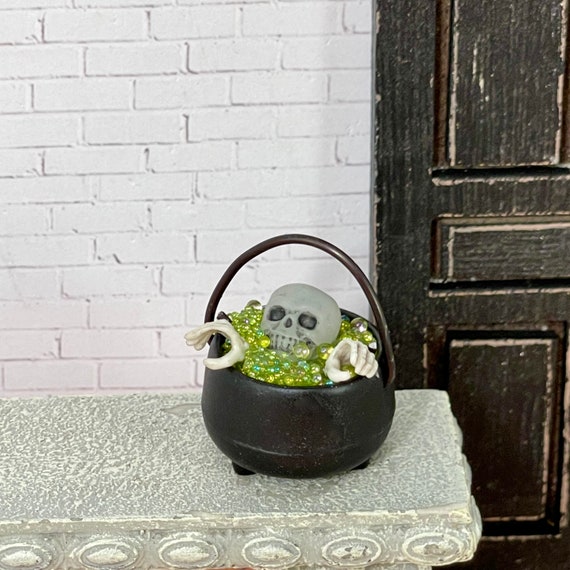 Miniature Halloween Cauldron Skull Skeleton Hands, Bubbling Cauldron, Dollhouse Miniature, Fairy Garden Accessories, Haunted House Minis