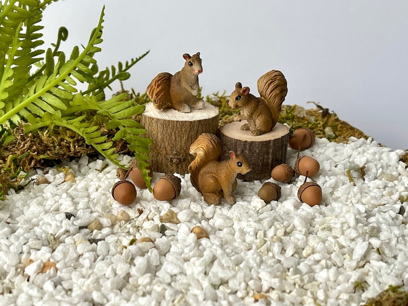 60 Pcs Mini Resin Squirrel Figurines - For Fairy Gardens, Cake Toppers, DIY Decor