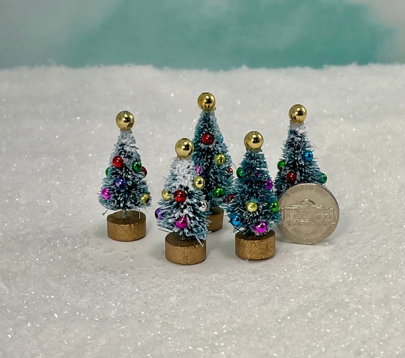 40 Pieces Christmas Miniature Ornaments Resin Miniature Garden Dollhouse  Decoration Ornaments DIY Kit Christmas Pendant Accessories DIY Snow Globe