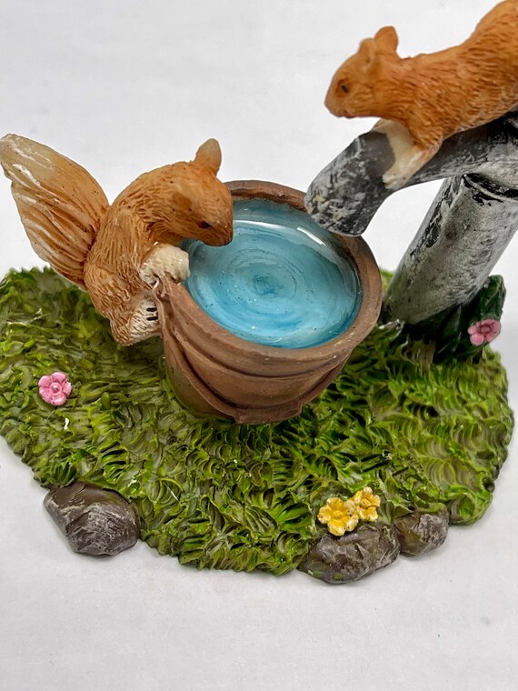 Squirrels Water Pump Bucket Fairy Garden Ornament Mini Dollhouse Decor Accessory Squirrels Water Pump Bucket Fairy Garden Ornament Mini Dollhouse Decor Accessory