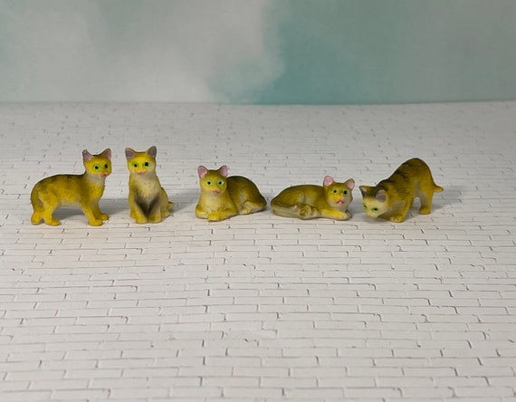 Maison de poupées miniature en céramique chat Brown Tabby
