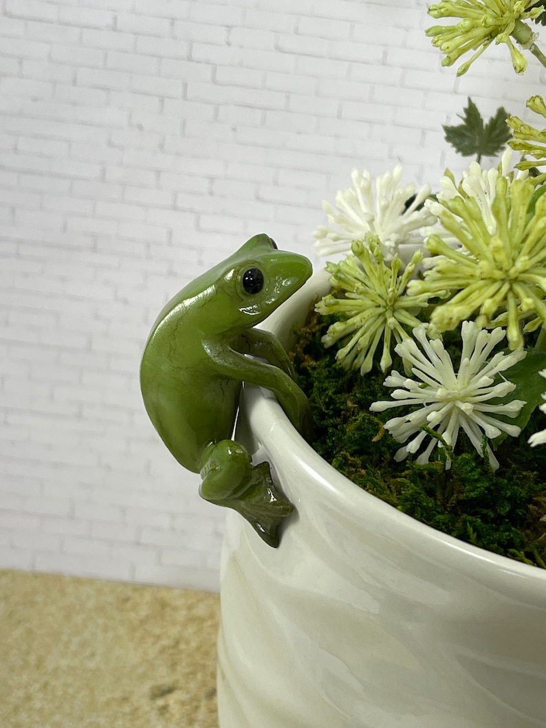 Frog Flower Pot Hugger Figurine