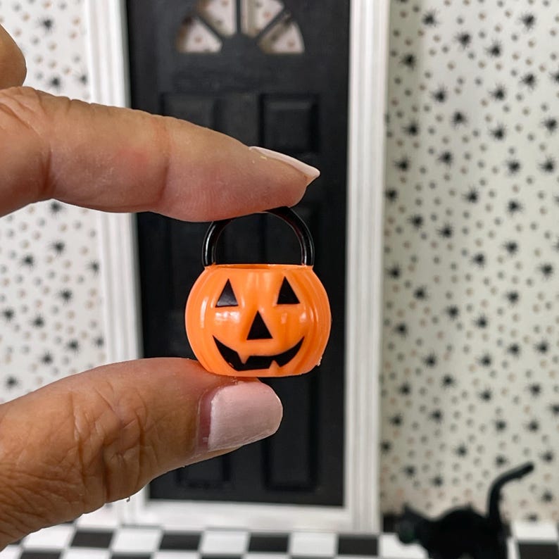 Miniature Jack-o-lantern, Halloween Dollhouse Pumpkin Jack O Lantern ...