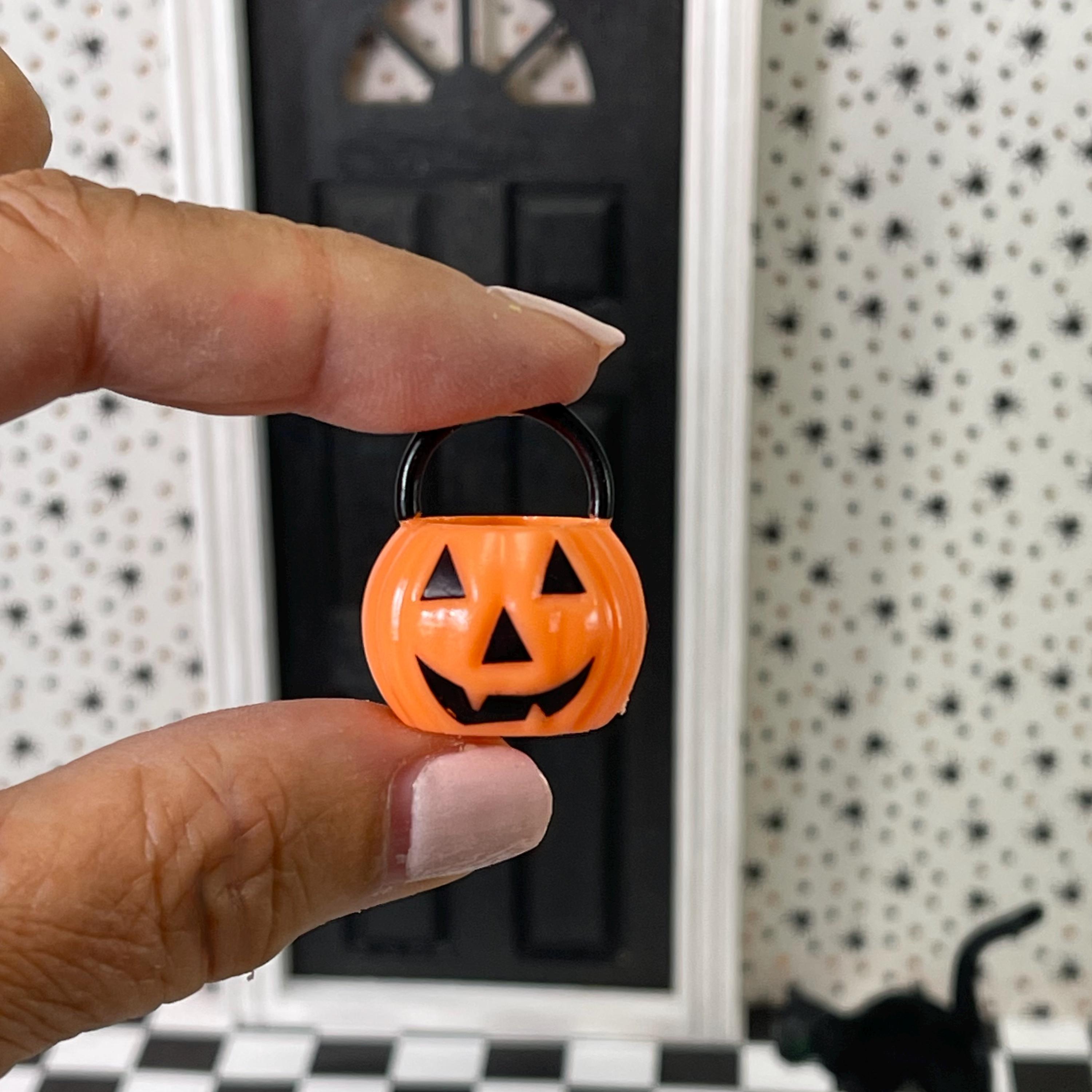 Miniature Jack-o-lantern, Halloween Dollhouse Pumpkin Jack O Lantern ...