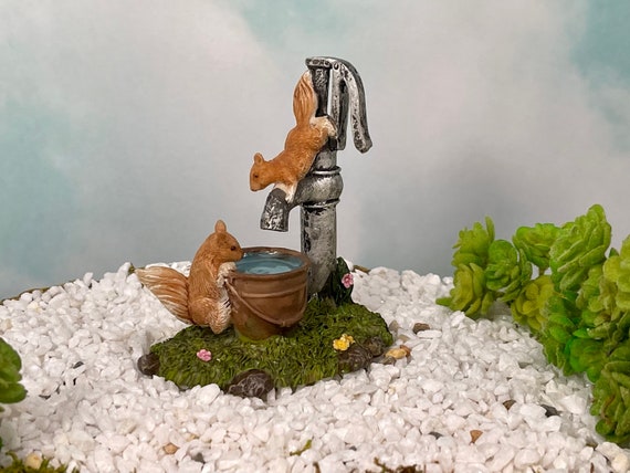 Mini Fairy Garden Pet Squirrel Figurine Outdoor Decor Accessory Dollhouse Supply Mini Fairy Garden Pet Squirrel Figurine Outdoor Decor Accessory Dollhouse Supply