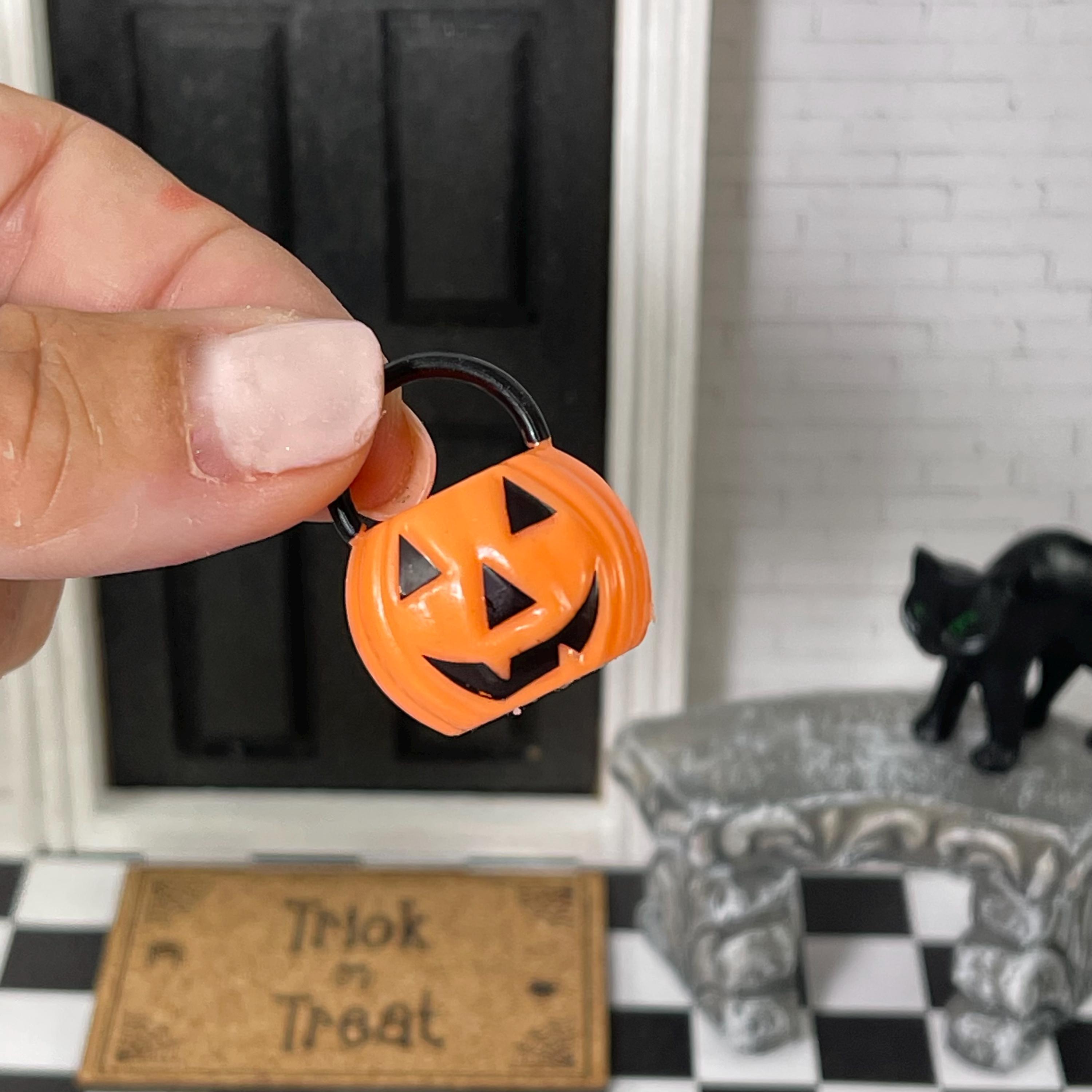 Miniature Jack-o-lantern, Halloween Dollhouse Pumpkin Jack O Lantern ...
