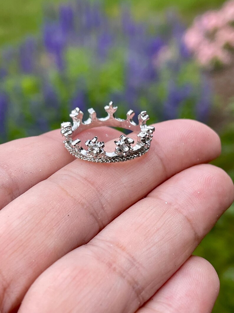 ONE Miniature Crown, fairy tale garden supply, craft DIY, 1:12 scale dollhouse miniature rose gold or silver color image 3