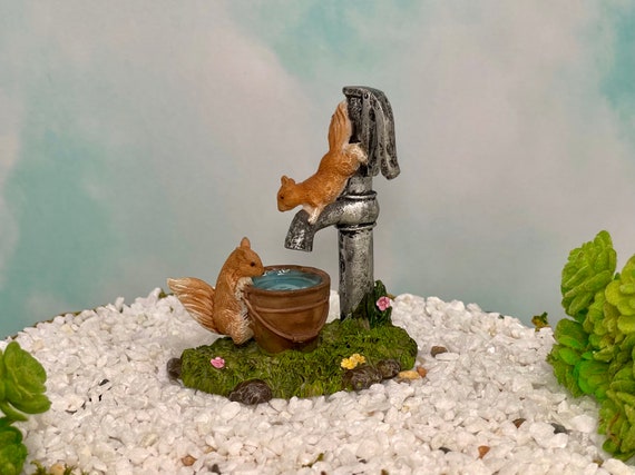 Mini Fairy Garden Pet Squirrel Figurine Outdoor Decor Accessory Dollhouse Supply Mini Fairy Garden Pet Squirrel Figurine Outdoor Decor Accessory Dollhouse Supply