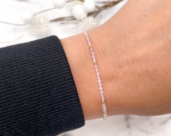 Pulsera de ópalo rosa: delicada joya con la piedra natal de octubre
