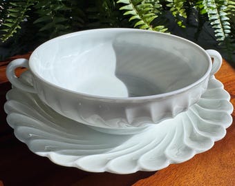 Vintage Haviland Limoges „Torse White Swirl“ Doppelhenkel-Cremesuppenschüssel mit Untertasse