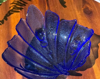 Plato decorativo de cristal azul cobalto vintage con forma de hoja, Greenbrier, bombonera/cuenco con pie.