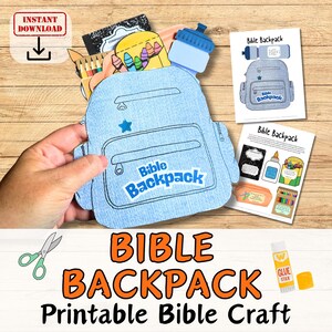 Puede incluir: Una mochila de papel azul claro estilo denim con el texto "Bible Backpack" y una estrella azul. La imagen incluye accesorios de papel recortados como un cuaderno, crayones y una botella de agua. Las palabras "Descarga instantánea" están en la esquina superior izquierda.