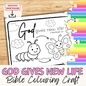 Puede incluir: Página para colorear en blanco y negro con el texto "¡Dios da nueva vida!" y "Bible Colouring Craft". La página presenta una oruga, una mariposa y nubes. Un icono de descarga está en la esquina superior izquierda.