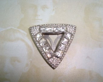 Stunning Vintage Art Deco Fur Clip