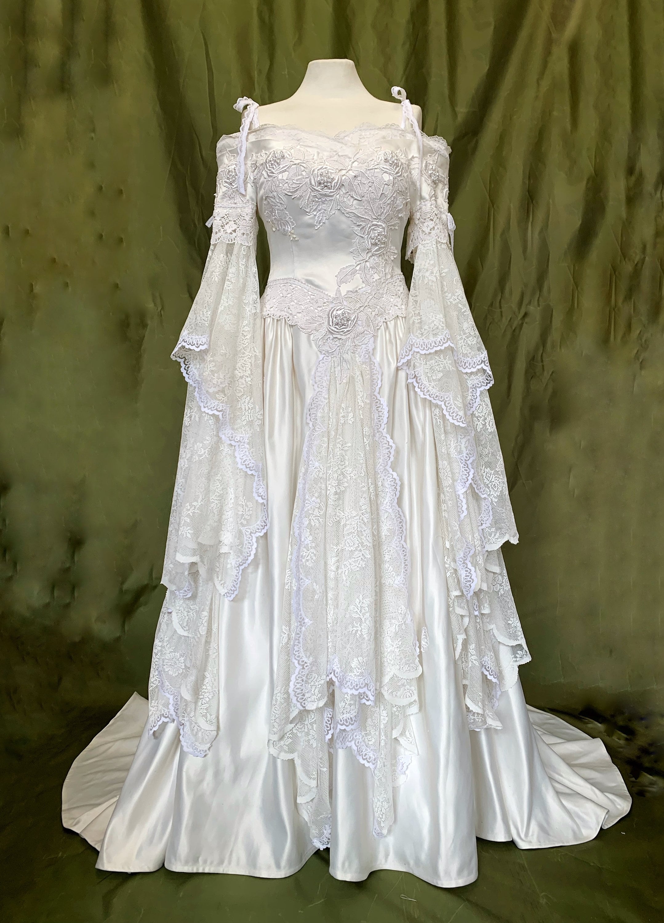 Fairy Wedding Dress / Custom Made Gown / Cottagecore / Fairycore / Handfasting / Fairytale / Vintage Lace / Renaissance Fairy Wedding Dress / Custom Made Gown / Cottagecore / Fairycore / Handfasting / Fairytale / Vintage Lace / Renaissance