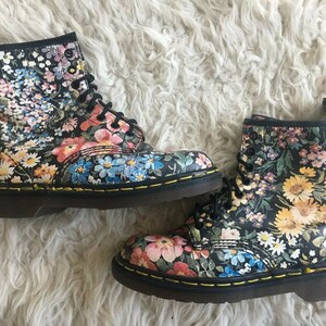 White doc clearance martens with flowers