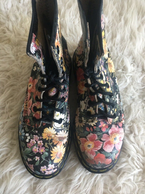 Size 5 Dr martens floral boots vintage designer b… - image 5