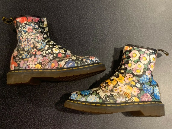 dr martens boots size 4