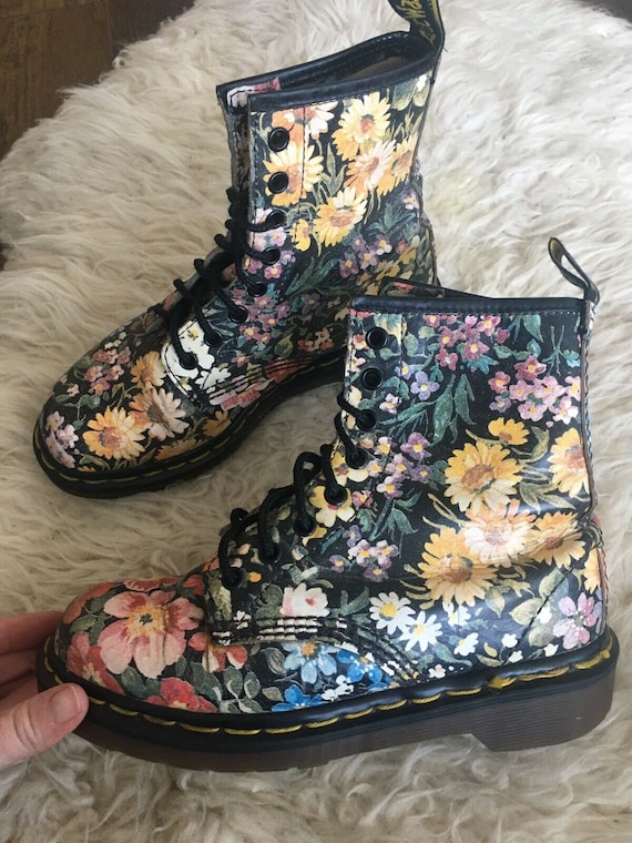 Size 5 Dr martens floral boots vintage designer b… - image 2