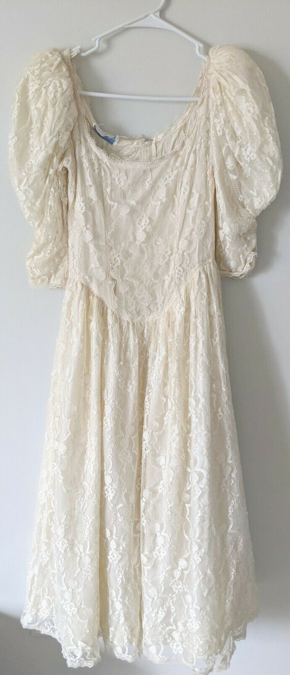 white lace dress vintage