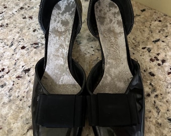 Vintage Davito original black patent, bow front pumps, Size 10. Classic!!