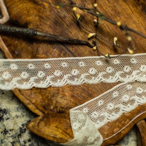 French Valenciennes Lace- (LFV158EDG039)1 5/8&quot; edging (pictured in light ecru)
