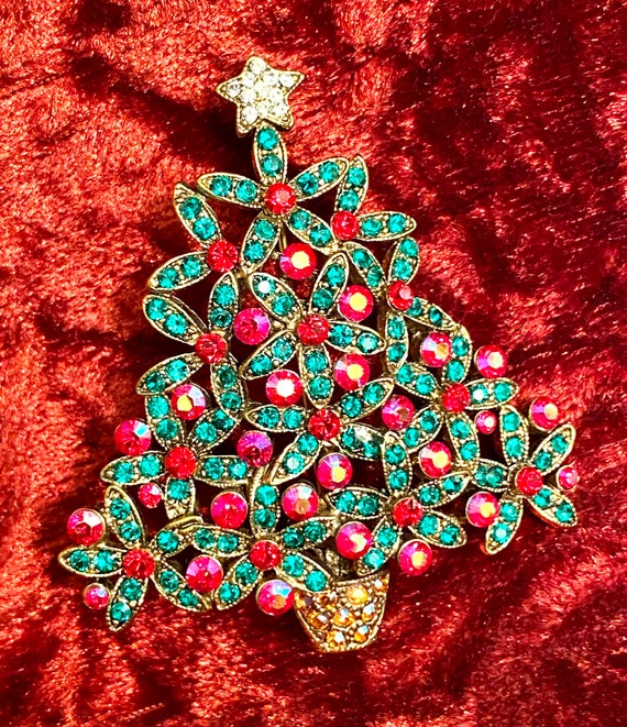 Pretty Unsigned Sparkling Christmas Tree Brooch