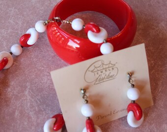 Cute Vintage Plastic Parklane Parure, Red and White