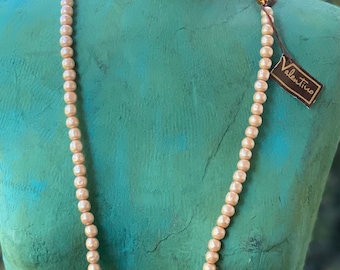 Vintage Valentino Iconic Logo clasp Pearl Necklace