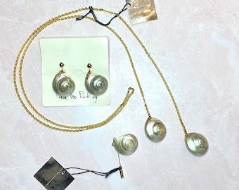 Rare Diane Von Fürstenberg Iconic DVF Irridescent Shell Sautoir /  Lariat Style Necklace, Earrings and Stick Pin