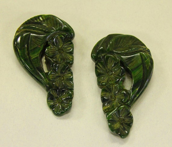 Vintage Bakelite Floral Carved Dress Clip Set - image 1