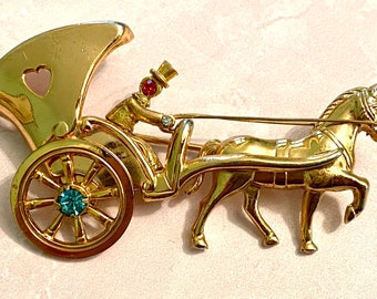Coro Honeymoon Coach with Heart Shaped Window Horse and Carriage Pin