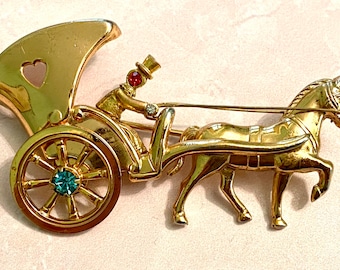 Coro Honeymoon Coach with Heart Shaped Window Horse and Carriage Pin