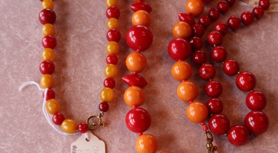 Beautiful Cherry Red and Pineapple Bead Vintage B… - image 2