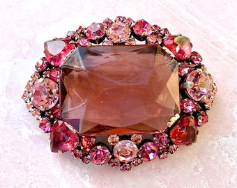 Schreiner? Regency, Unsigned Beauty Fabulous Unsigned Dimensional Pink Hearts Rhinestone Brooch