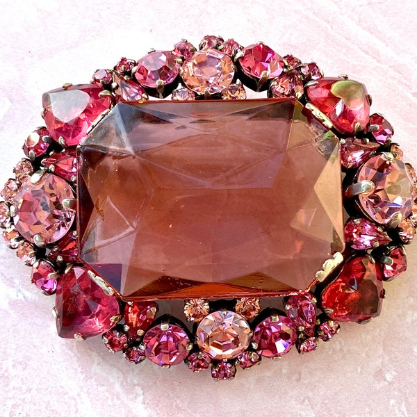 Schreiner? Regency, Unsigned Beauty Fabulous Unsigned Dimensional Pink Hearts Rhinestone Brooch