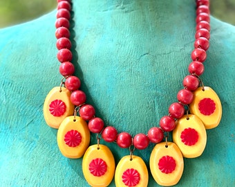 Gorgeous Vintage Bakelite Chunky Dangle Necklace