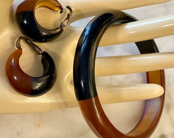 Vintage Bakelite 2 color Bangle Bracelet with Matching Earrings Black and Honey