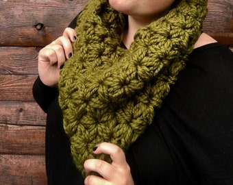 Oversized Chunky Cowl, Winter Scarf, Green Cowl, Chunky Cowl, Oversized Scarf, Chunky Scarf, Large Green Scarf