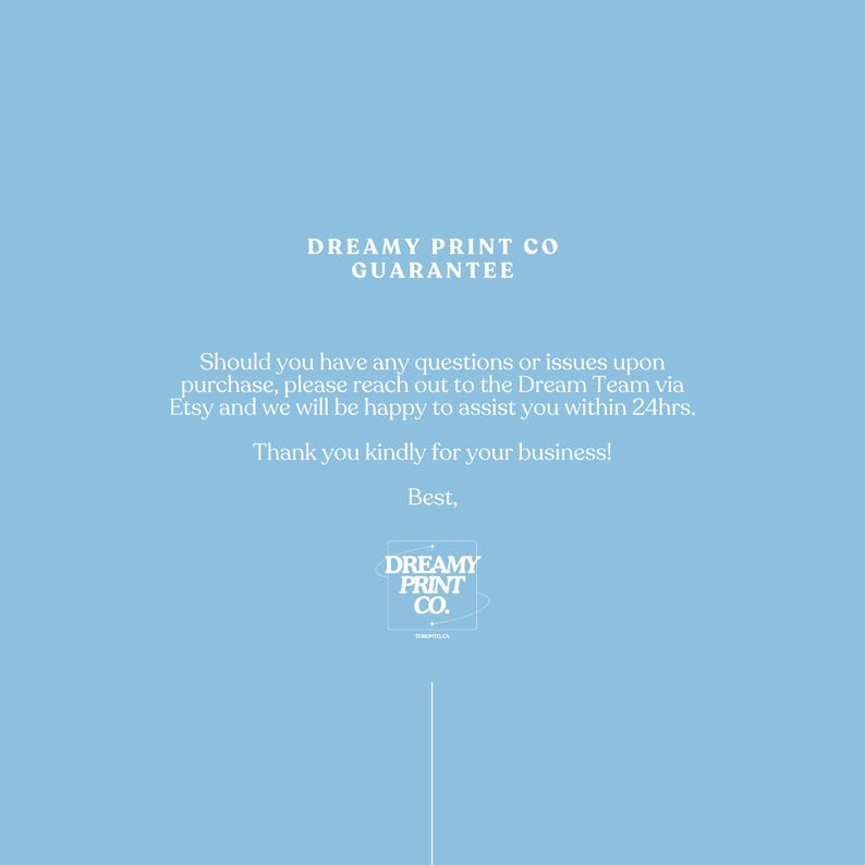 K&ouml;nnte beinhalten: Ein hellblauer Hintergrund mit wei&szlig;em Text, der "Dreamy Print Co. Garantie" lautet. Der Text erkl&auml;rt, dass Sie sich bei Fragen oder Problemen an das Dream Team &uuml;ber Etsy wenden k&ouml;nnen und dieses Ihnen innerhalb von 24 Stunden gerne weiterhilft. Der Text lautet au&szlig;erdem "Vielen Dank f&uuml;r Ihr Gesch&auml;ft! Mit freundlichen Gr&uuml;&szlig;en," und enth&auml;lt ein Logo f&uuml;r Dreamy Print Co.