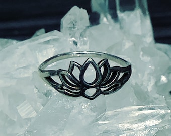 Beautiful Vintage Sterling Silver Lotus Flower Ring Size 8