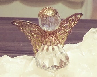 Beautiful Vintage Goldtone Metal And Clear Acrylic Faceted Briolette Beads With Filigree Wings Angel Brooch