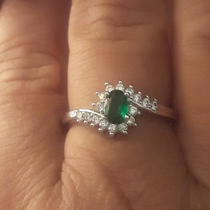 Beautiful Vintage Sterling Silver Green Faceted Glass And Clear Cubic Zirconia Size 8 Ring
